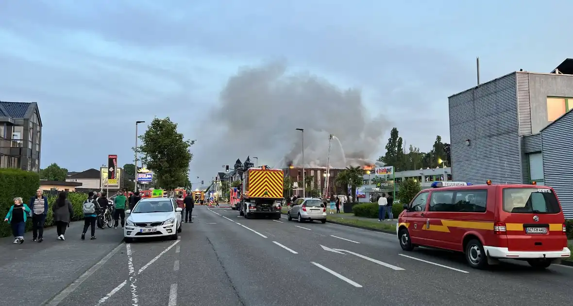 Nederlandse brandweer assisteert bij enorme brand in Duitsland - Foto 3