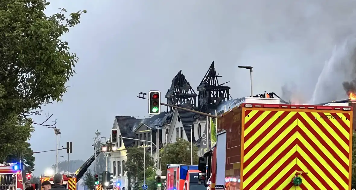 Nederlandse brandweer assisteert bij enorme brand in Duitsland - Foto 5