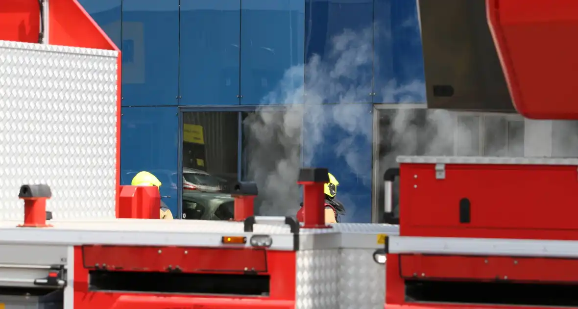 Brand in bedrijfspand veroorzaakt langdurige rookontwikkeling - Foto 12