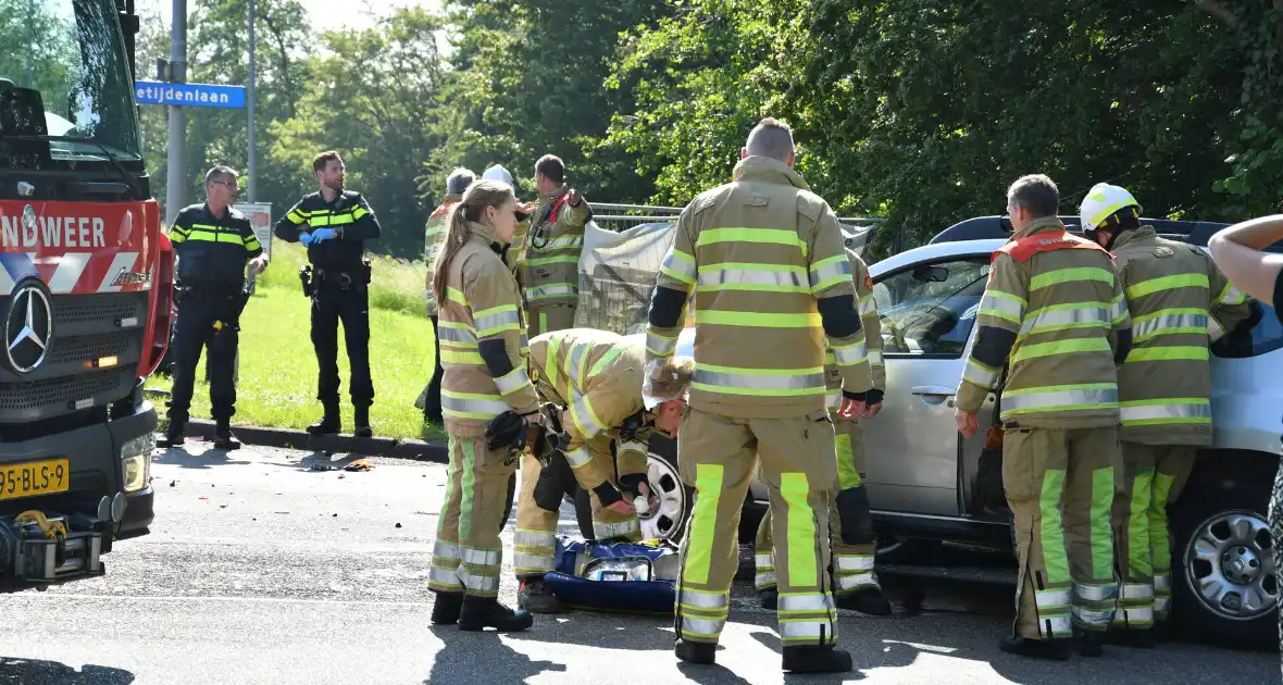 Flink ongeval tussen drie voertuigen - Foto 1