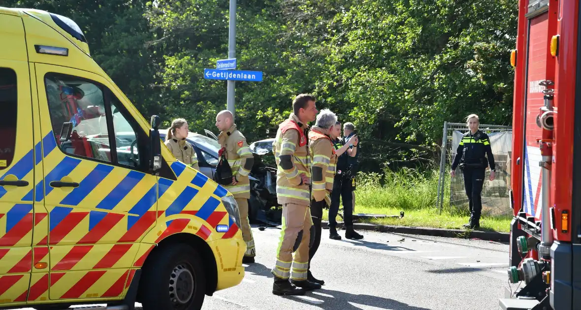 Flink ongeval tussen drie voertuigen - Foto 11