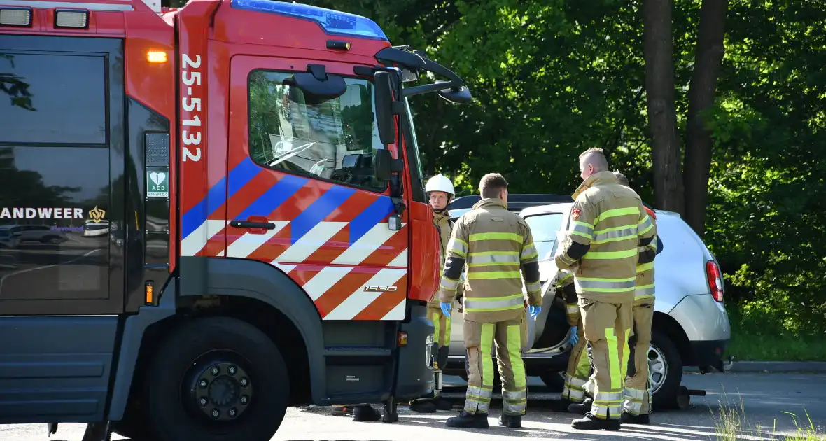 Flink ongeval tussen drie voertuigen - Foto 5