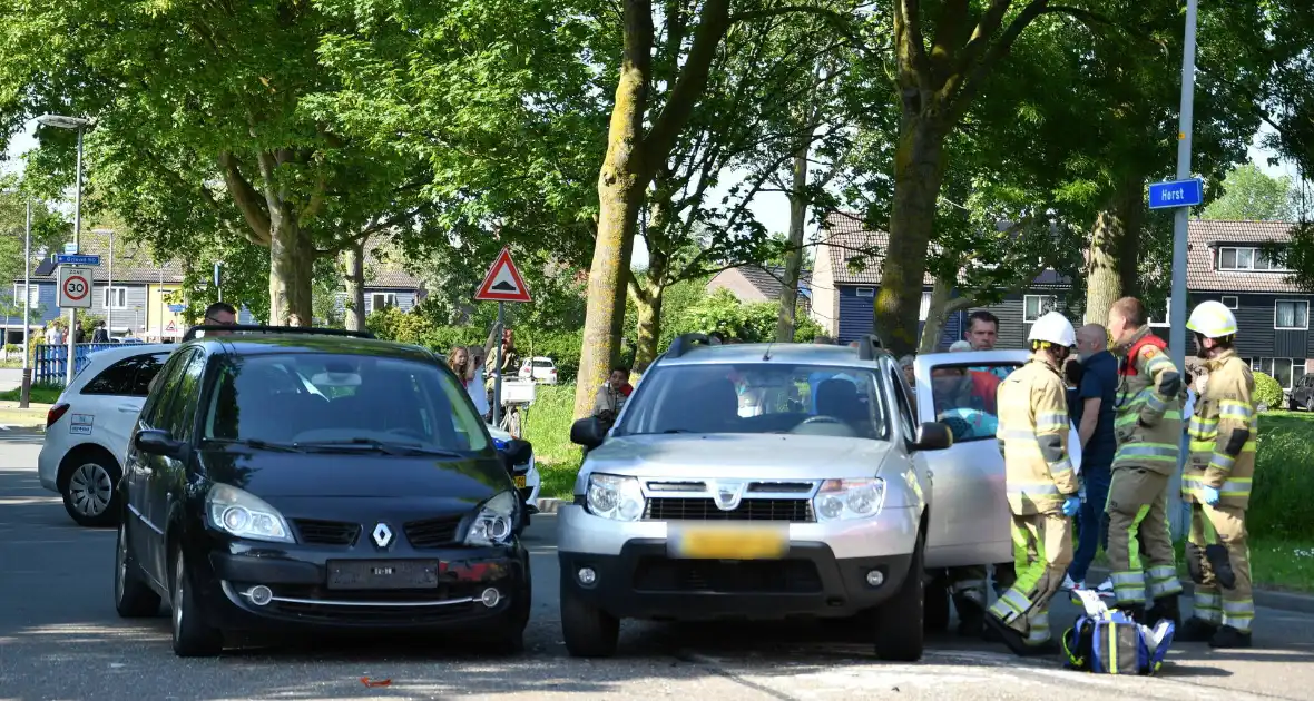 Flink ongeval tussen drie voertuigen - Foto 9