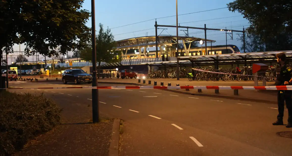 Arrestatieteam houdt verdachte aan in trein - Foto 2