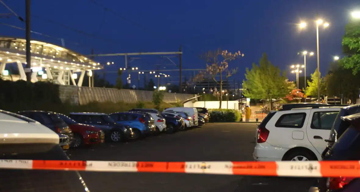 Arrestatieteam houdt verdachte aan in trein - Foto 4