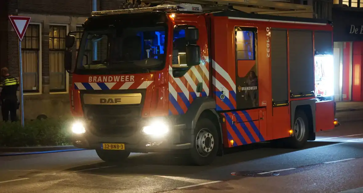 Kleine dakbrand snel onder controle - Foto 1