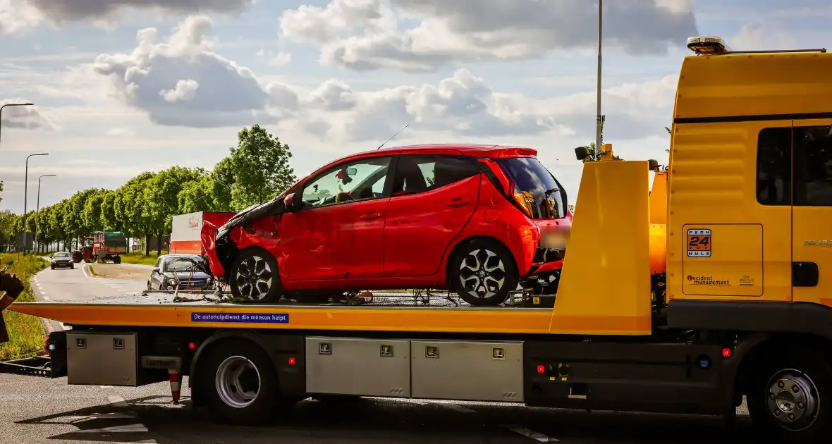 Automobiliste belandt met auto in de sloot - Foto 1