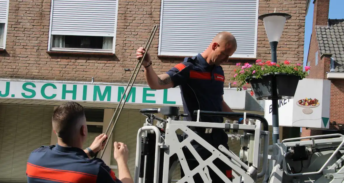 Loshangende antenne zorgt voor brandweer inzet - Foto 1