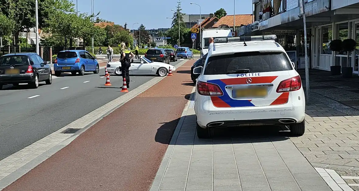 Veel schade bij botsing tussen twee voertuigen - Foto 2