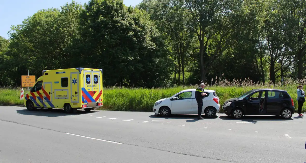 Schade bij kop-staartbotsing op afslag - Foto 2