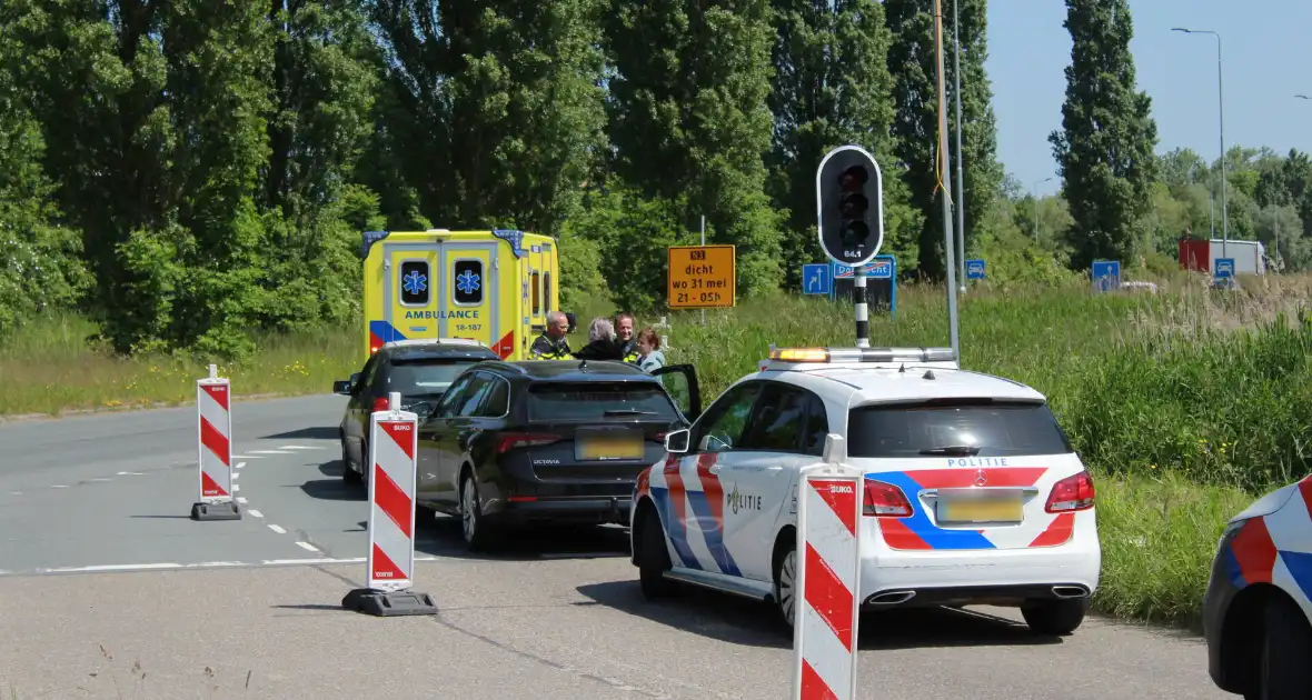 Schade bij kop-staartbotsing op afslag - Foto 3