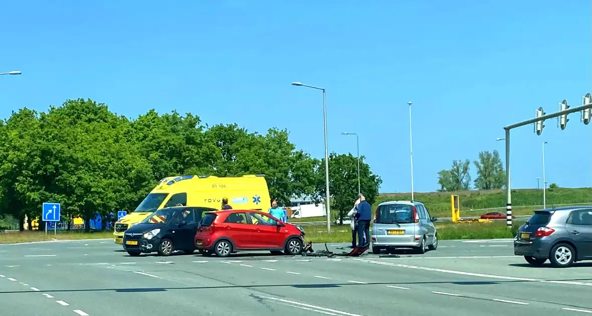 Opnieuw auto-ongeluk op beruchte kruising - Foto 5