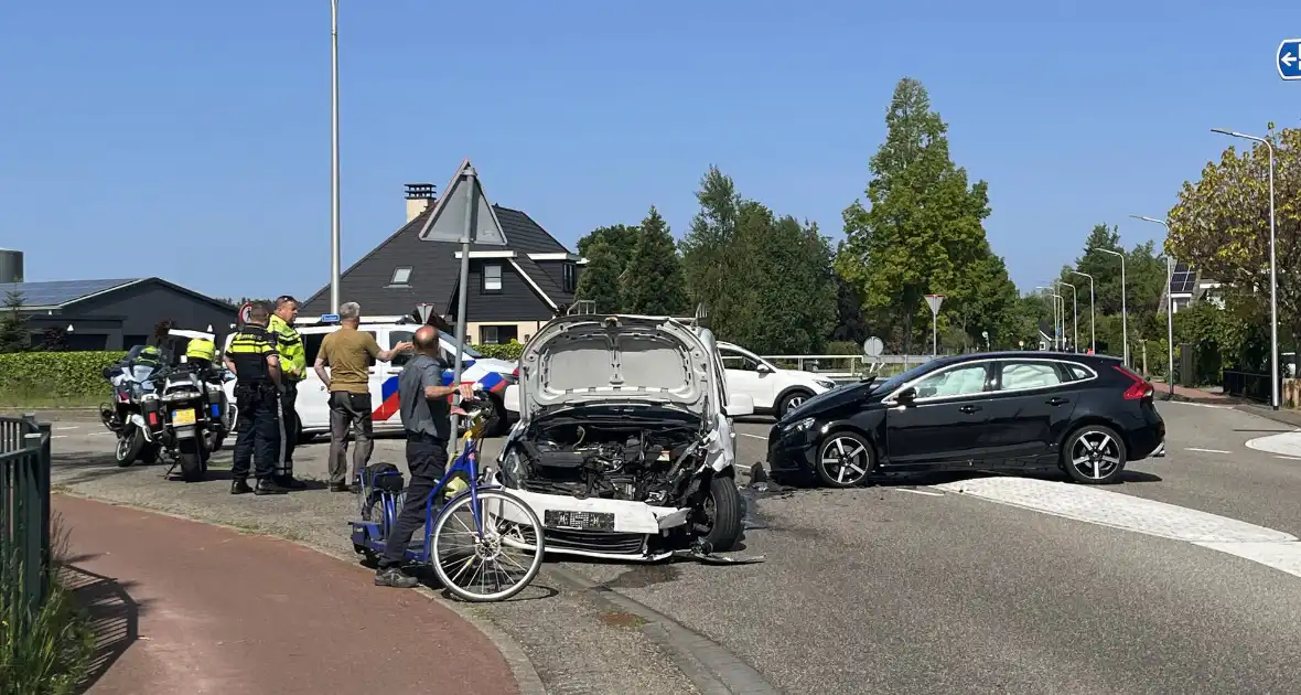 Grote schade na botsing tussen voertuigen - Foto 10