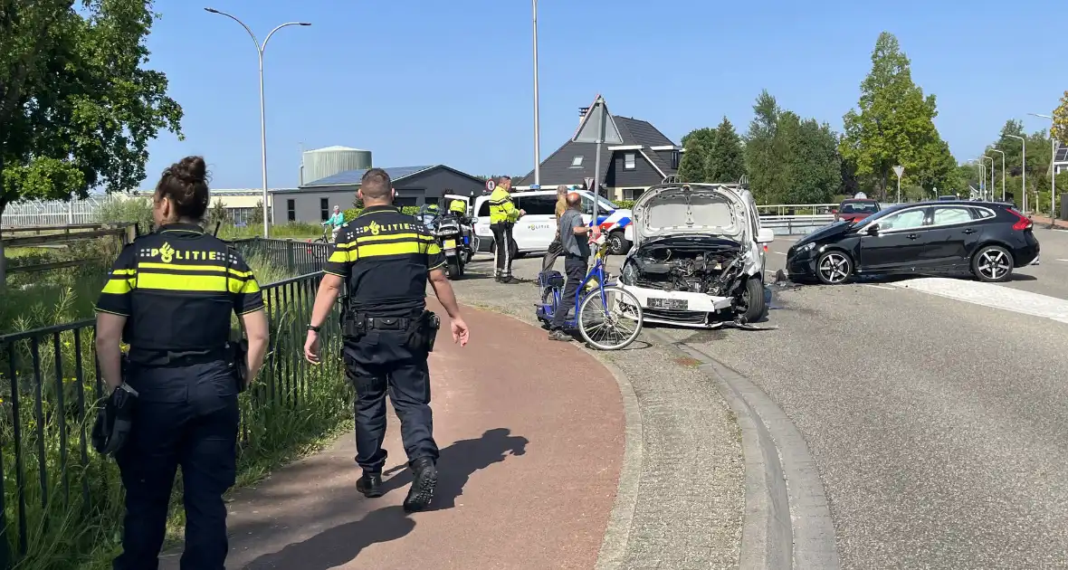 Grote schade na botsing tussen voertuigen - Foto 7