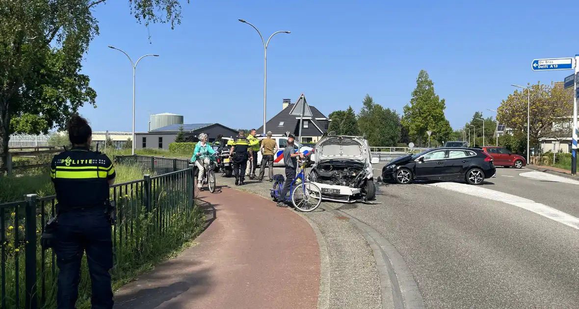 Grote schade na botsing tussen voertuigen - Foto 8