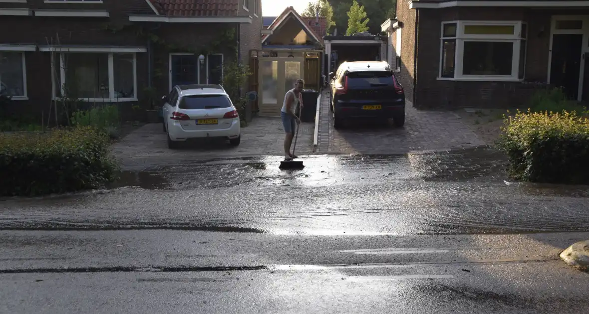 Opnieuw waterlekkage in woonwijk - Foto 1