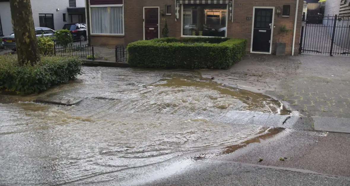 Opnieuw waterlekkage in woonwijk - Foto 2