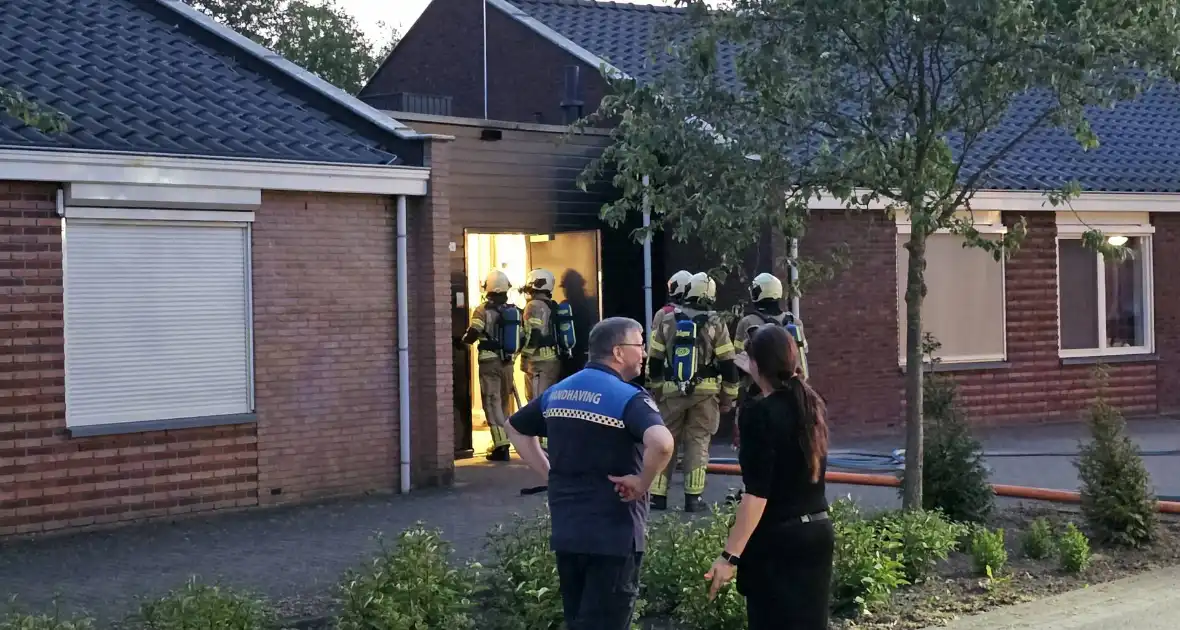 Rook van barbecue zorgt voor melding gebouwbrand - Foto 3