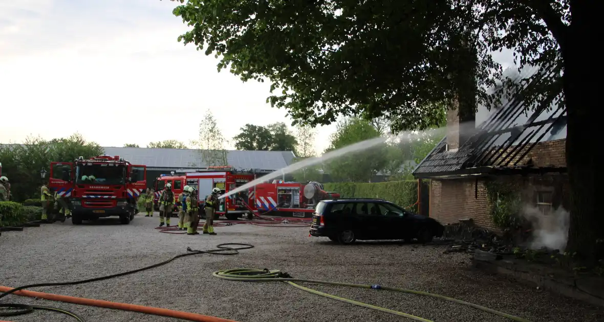 Schuur van restaurant verwoest door brand - Foto 1