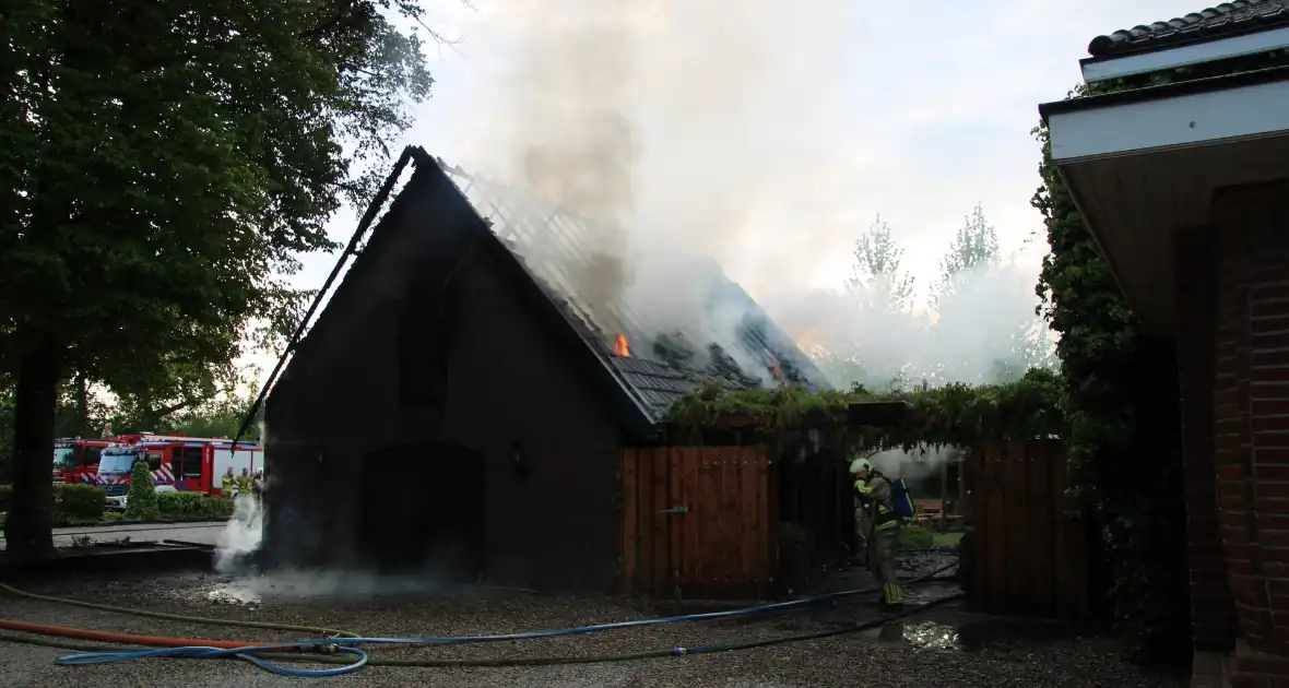 Schuur van restaurant verwoest door brand - Foto 5