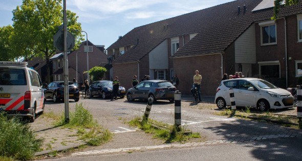 Auto en scooter botsen op kruising - Afbeelding 3