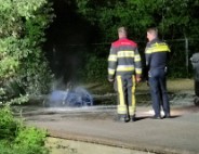 Container met oud papier in brand