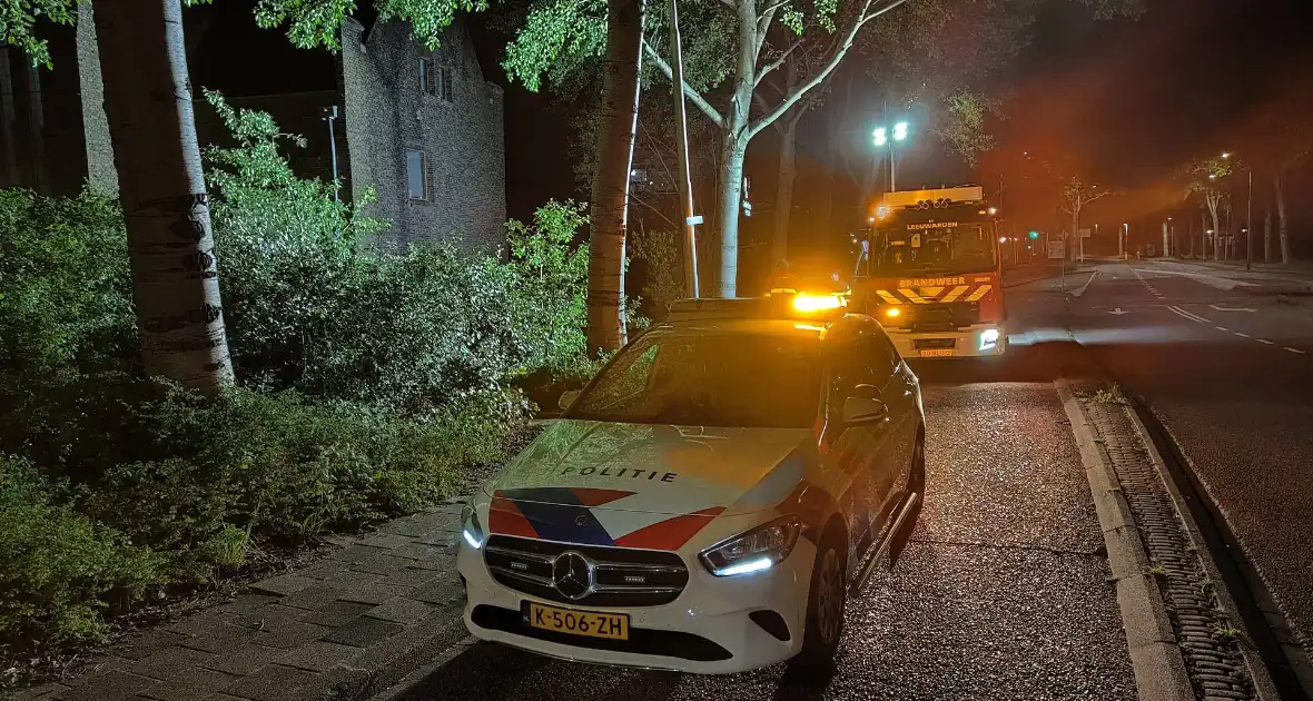 Container met oud papier in brand - Foto 1