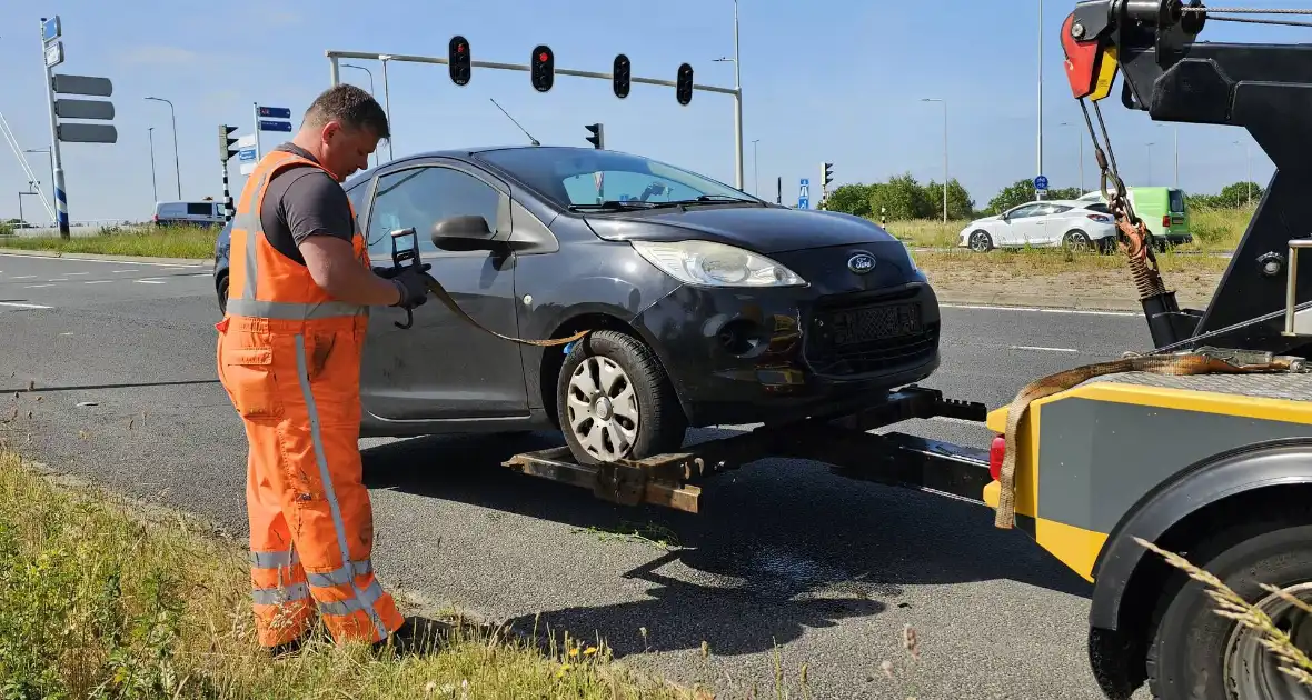 Automobilist botst op flits bestelbus van politie