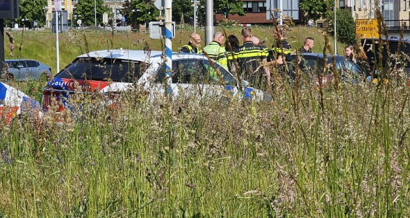 Automobilist botst op flits bestelbus van politie - Afbeelding 2