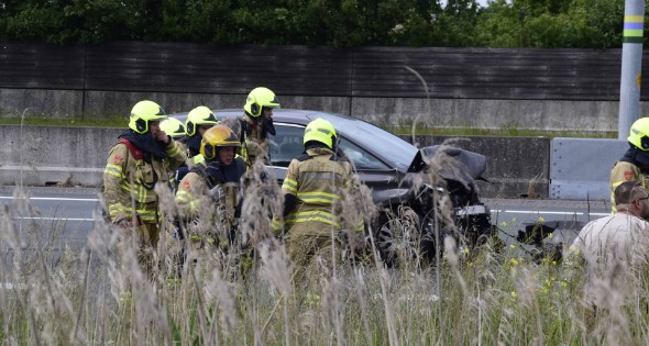 Veel schade bij ongeval op snelweg - Afbeelding 1