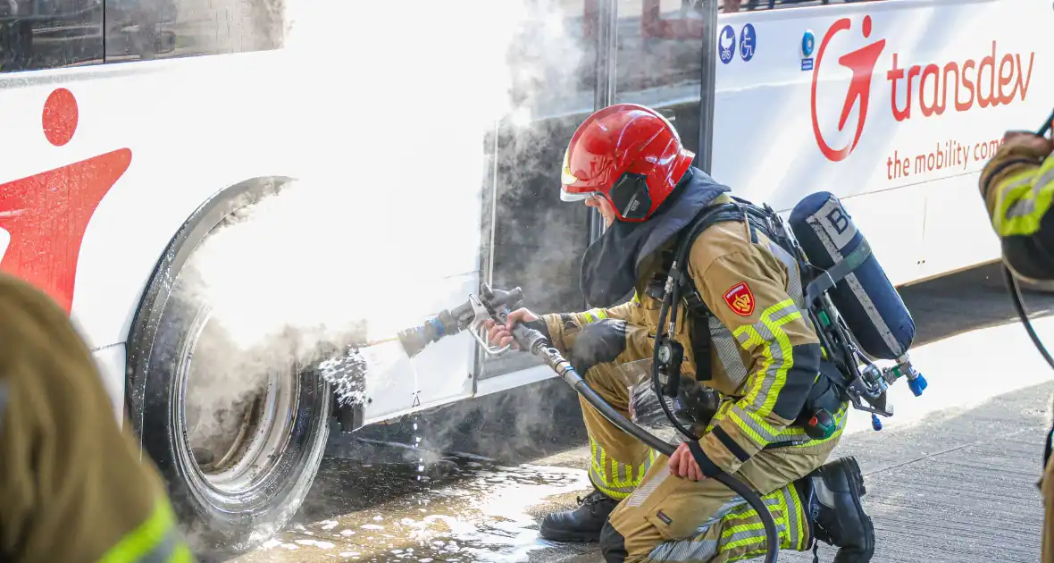 Lijnbus vliegt bijna in brand - Foto 5