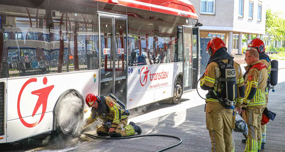 Lijnbus vliegt bijna in brand - Foto 7