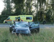 Flink ongeval tussen automobilist en scooterrijder