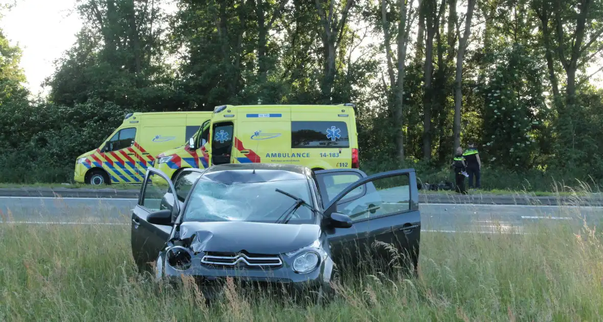 Flink ongeval tussen automobilist en scooterrijder