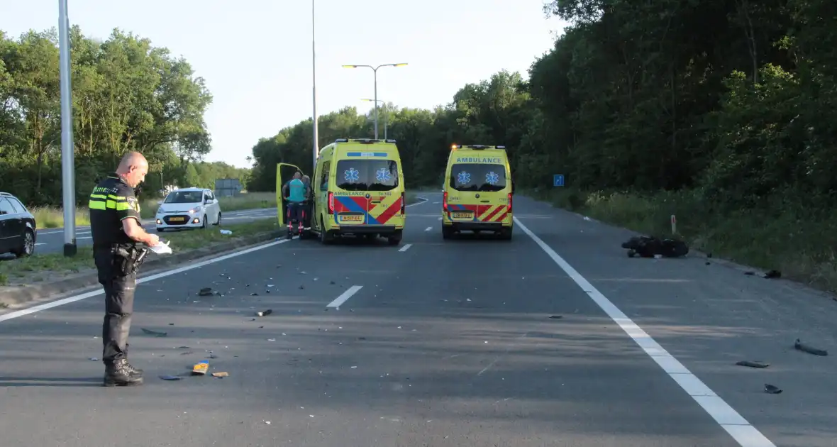 Flink ongeval tussen automobilist en scooterrijder - Foto 2