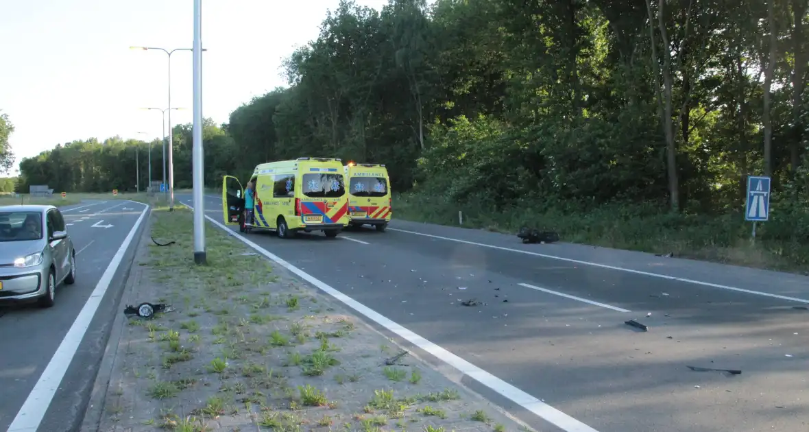 Flink ongeval tussen automobilist en scooterrijder - Foto 3