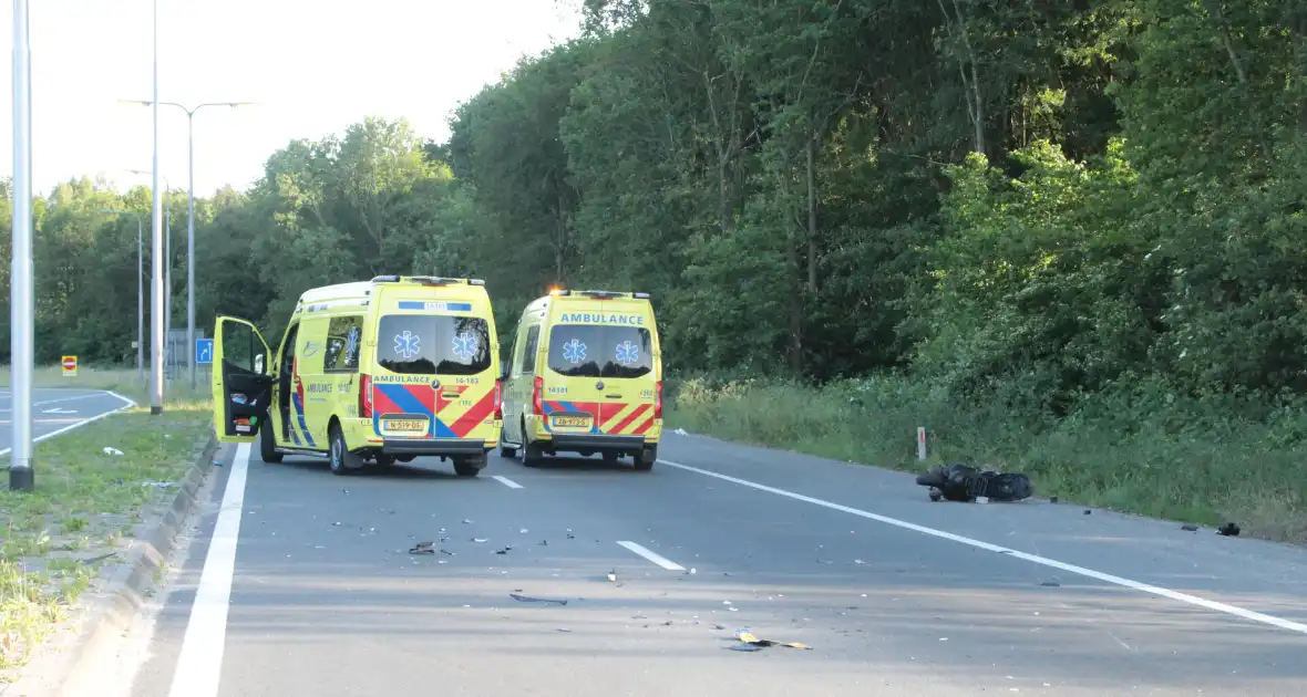 Flink ongeval tussen automobilist en scooterrijder - Foto 5