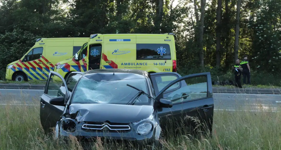 Flink ongeval tussen automobilist en scooterrijder - Foto 9