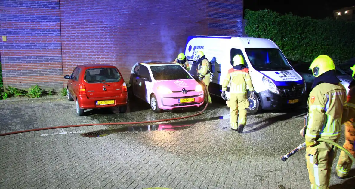 Auto zwaar beschadigd door brand, politie gaat uit van brandstichting - Foto 10
