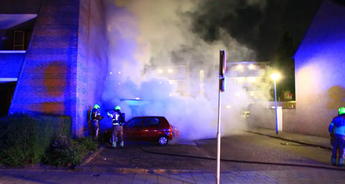 Auto zwaar beschadigd door brand, politie gaat uit van brandstichting - Foto 6