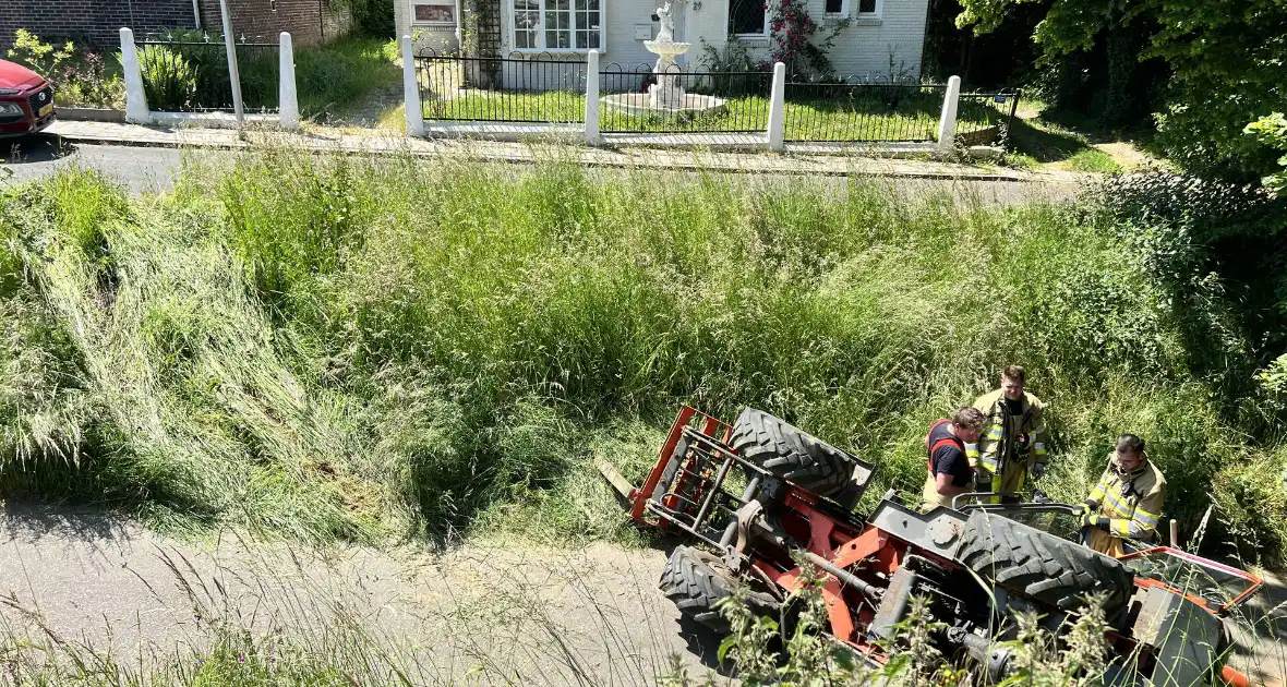Tractor gekanteld, bestuurder gewond - Foto 3