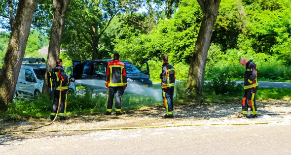 Brand op parkeerplaats - Afbeelding 1