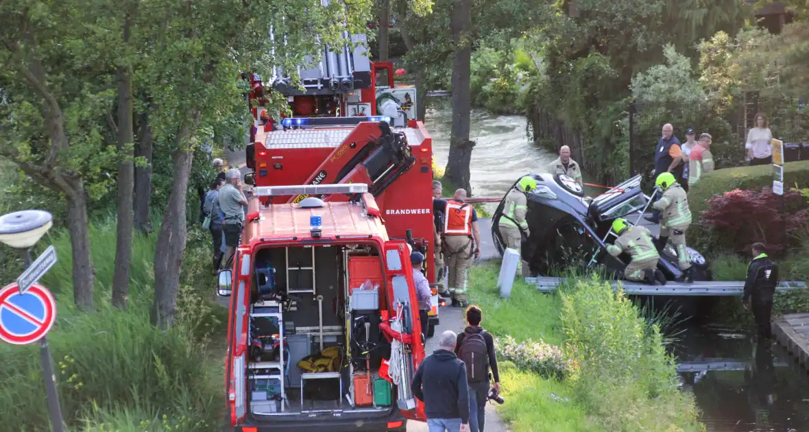 Auto belandt in sloot bij eenzijdig ongeval