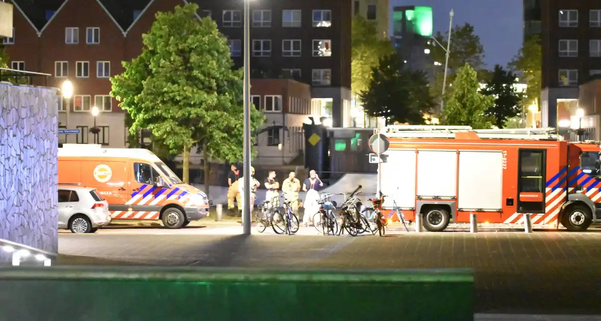 Scooterrijders slaan op de vlucht na explosie bij flat - Foto 25