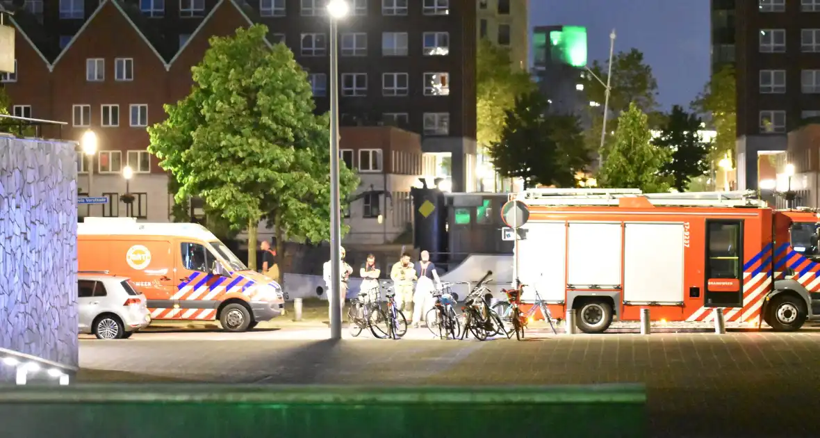Scooterrijders slaan op de vlucht na explosie bij flat - Foto 26