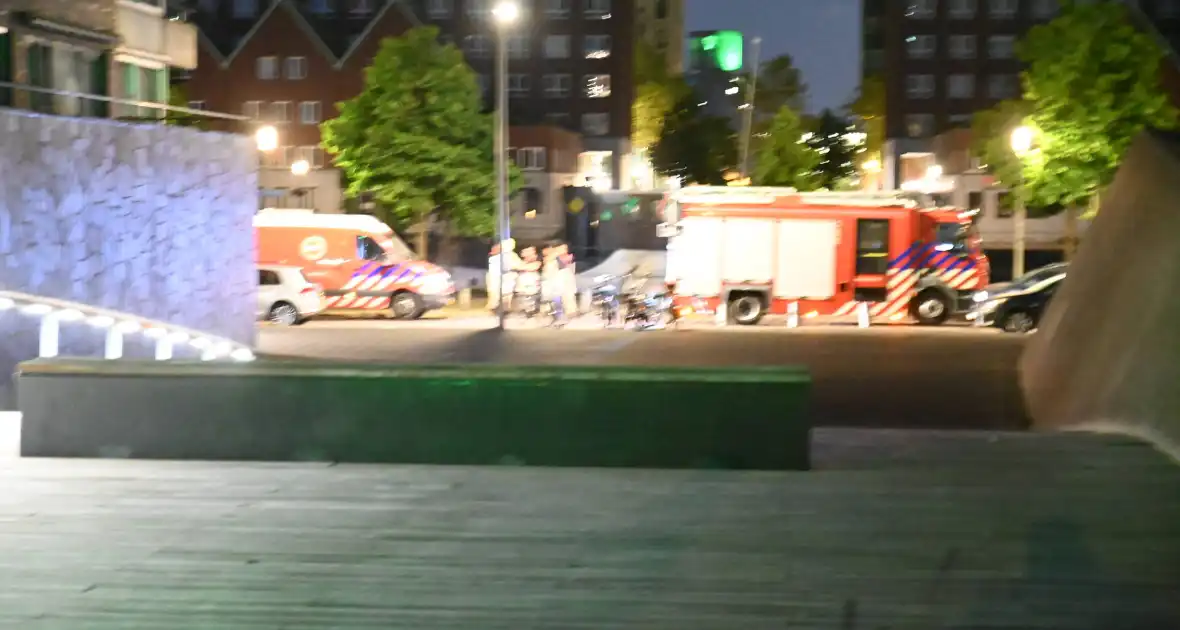 Scooterrijders slaan op de vlucht na explosie bij flat - Foto 9