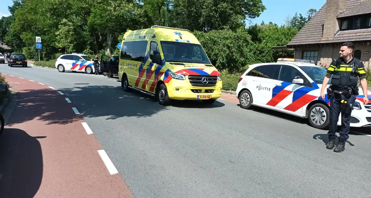 Fietser raakt gewond bij botsing met auto