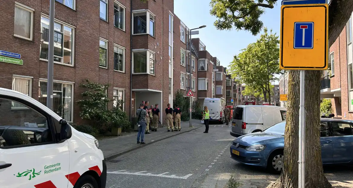 Politie onderzoekt mogelijk explosief in woning - Foto 3