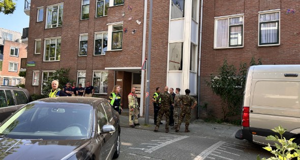 Politie onderzoekt mogelijk explosief in woning