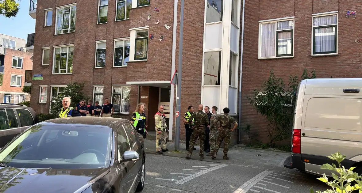 Politie onderzoekt mogelijk explosief in woning - Foto 5
